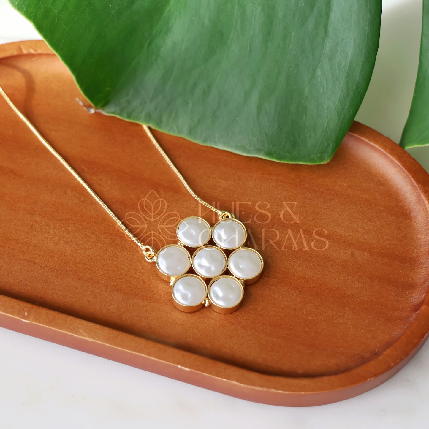 GOLDEN 7 PEARL CELESTE PENDANT 
NECKPIECE