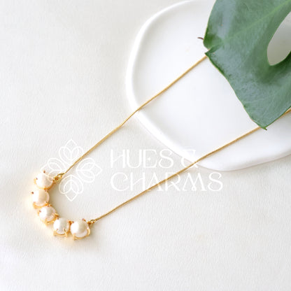 MINIMAL 5 PEARL PENDANT NECKPIECE