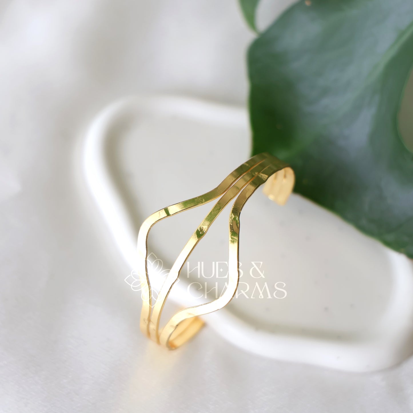 GOLDEN 3 LAYER WAVES CUFF BANGLE