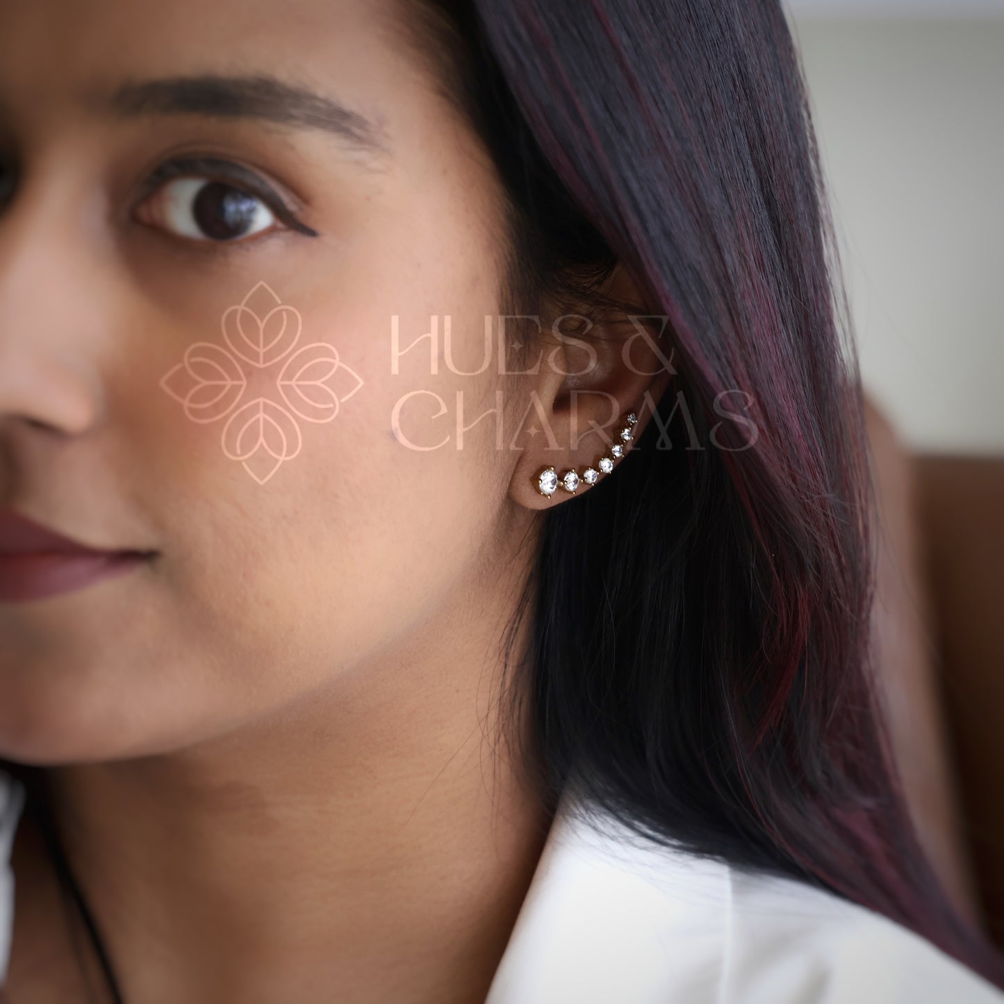 GOLDEN NYRA CLIMBERS AD EAR CUFF