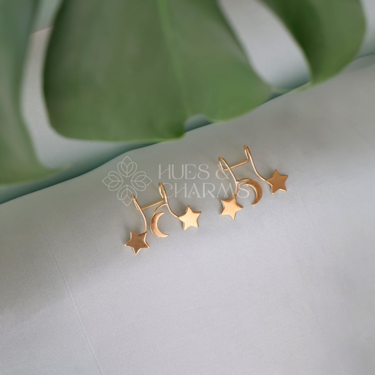 GOLDEN MIDNIGHT EAR CUFF