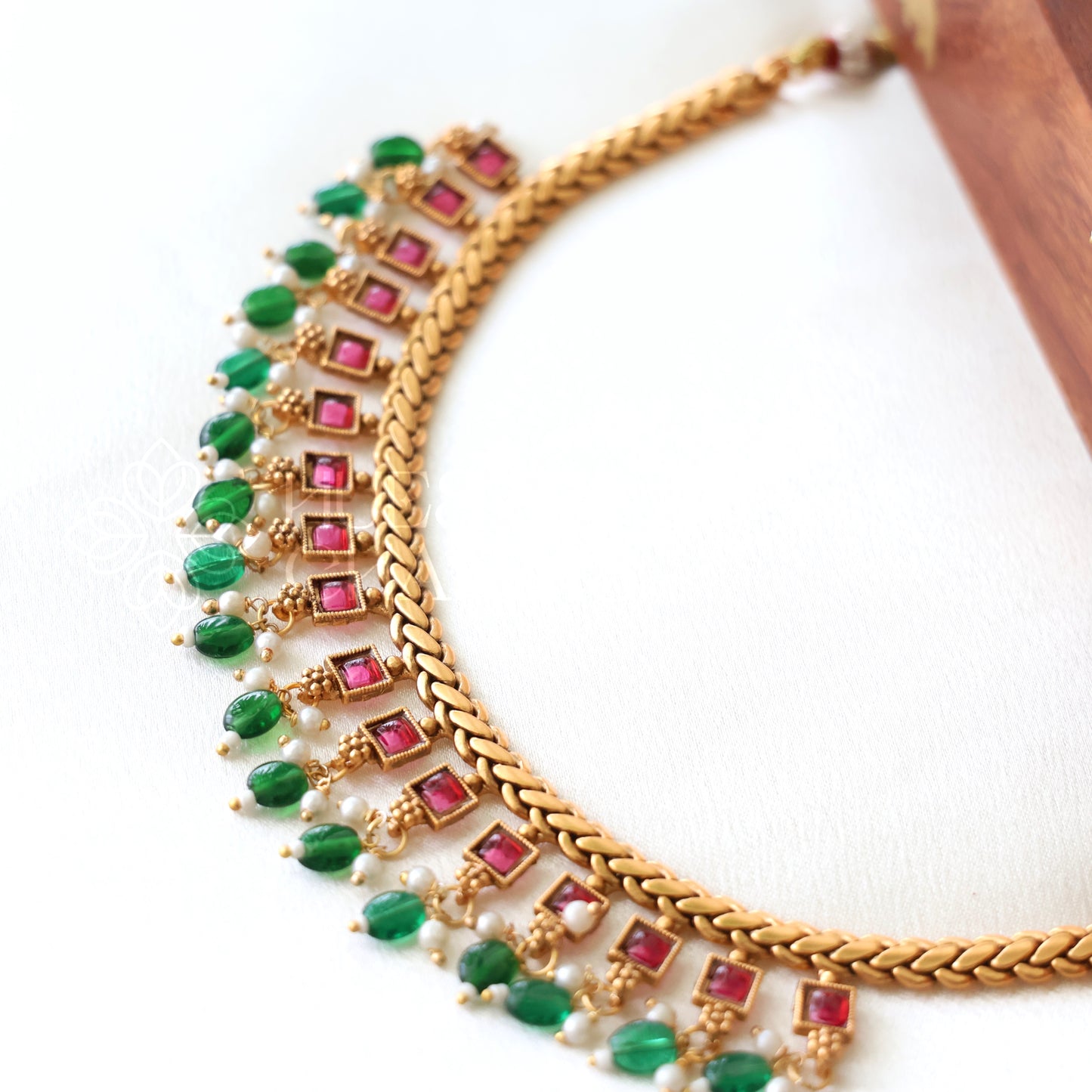 TRADITIONAL RATNA VALLI NECKLACE SET