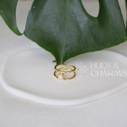 GOLDEN SINGLE PEARL ADJUSTABLE RING