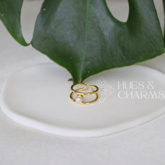 GOLDEN SINGLE PEARL ADJUSTABLE RING