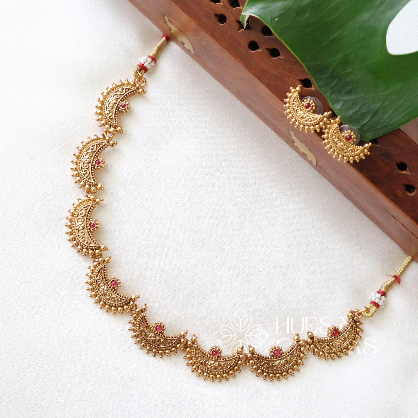 TRADITIONAL DIYA NECKLACE SET (COLOURS AVAILABLE)