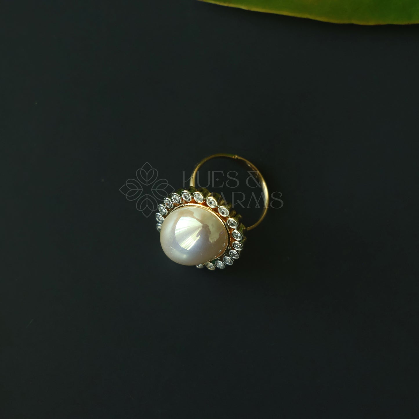 GOLDEN PEARL ORBIT AD ADJUSTABLE PEARL RING