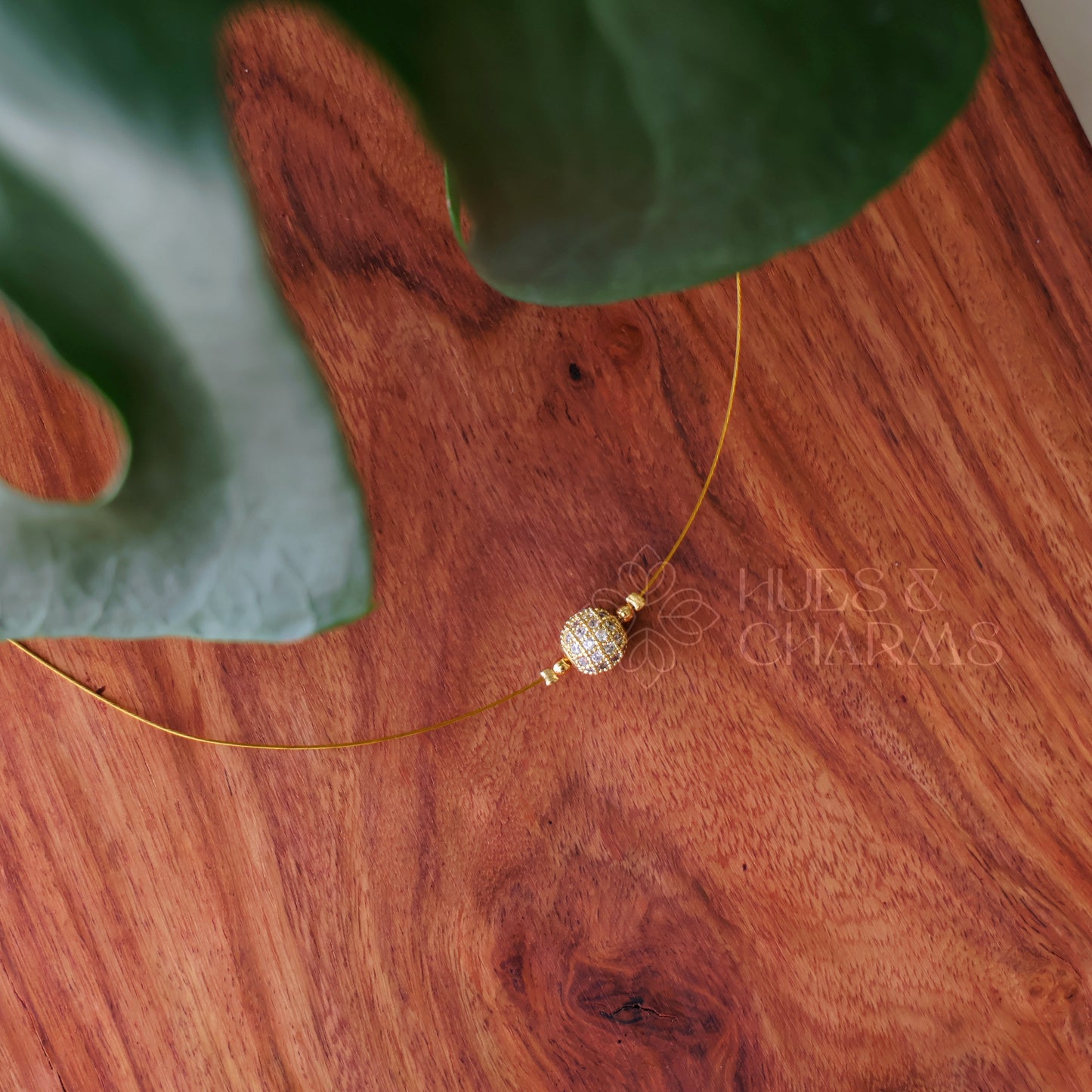 WHITE FLOATING BALL NECKPIECE