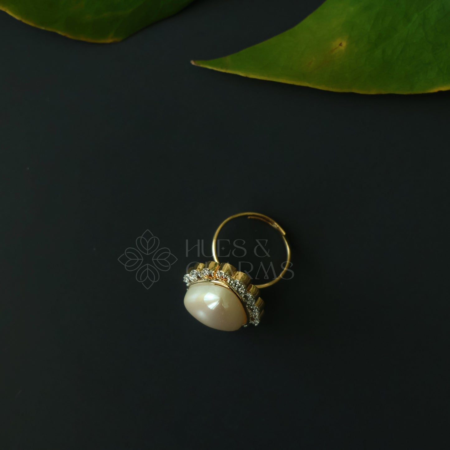 GOLDEN TRIANGLE BLOOM  AD ADJUSTABLE PEARL RING