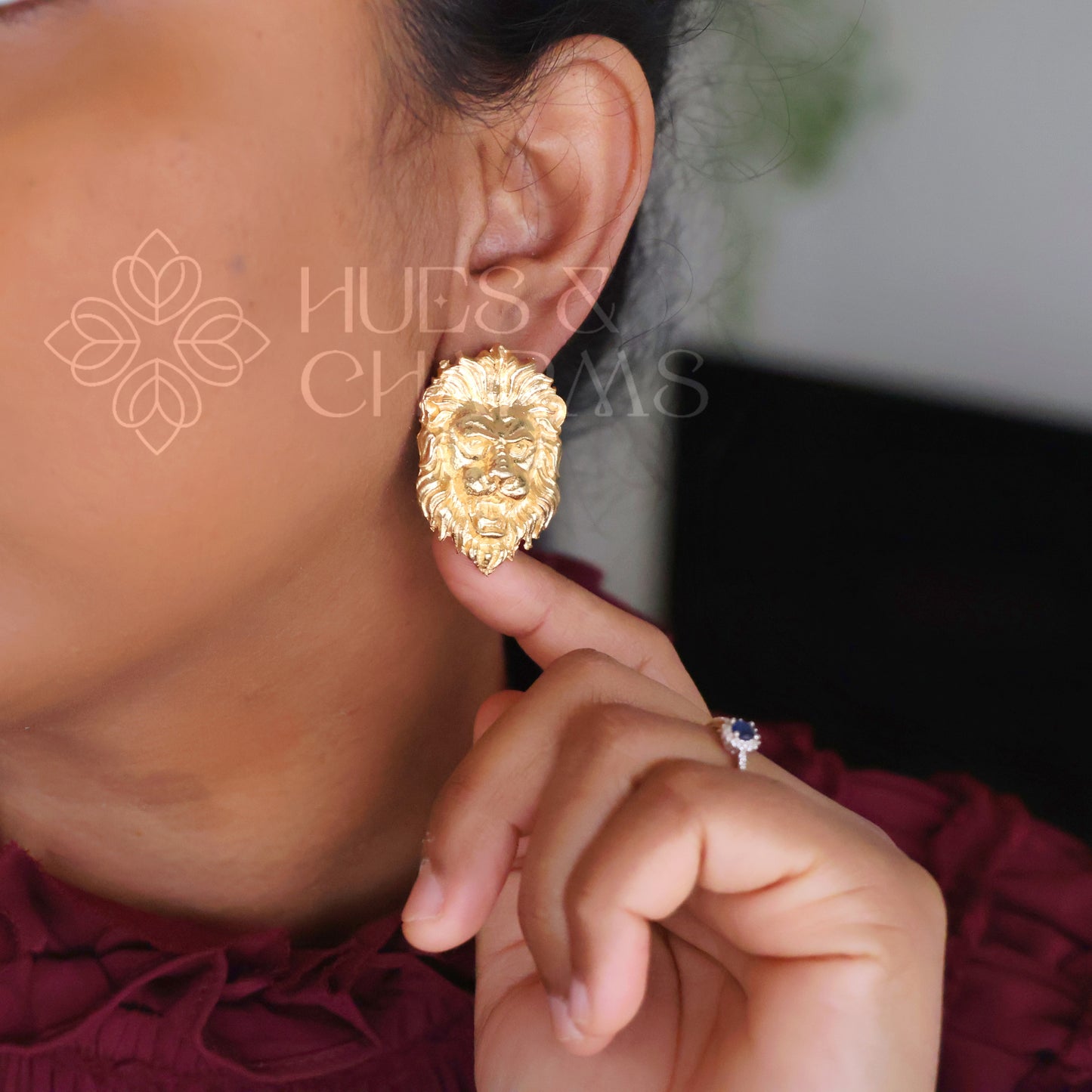 GOLDEN STATEMENT MAJESTIC LION STUD EARRINGS