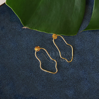 GOLDEN ELARA CURVE EARRINGS