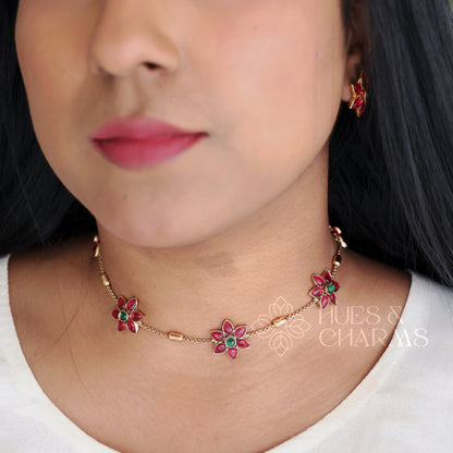 GOLDEN SIMPLE FLORA NECKLACE SET