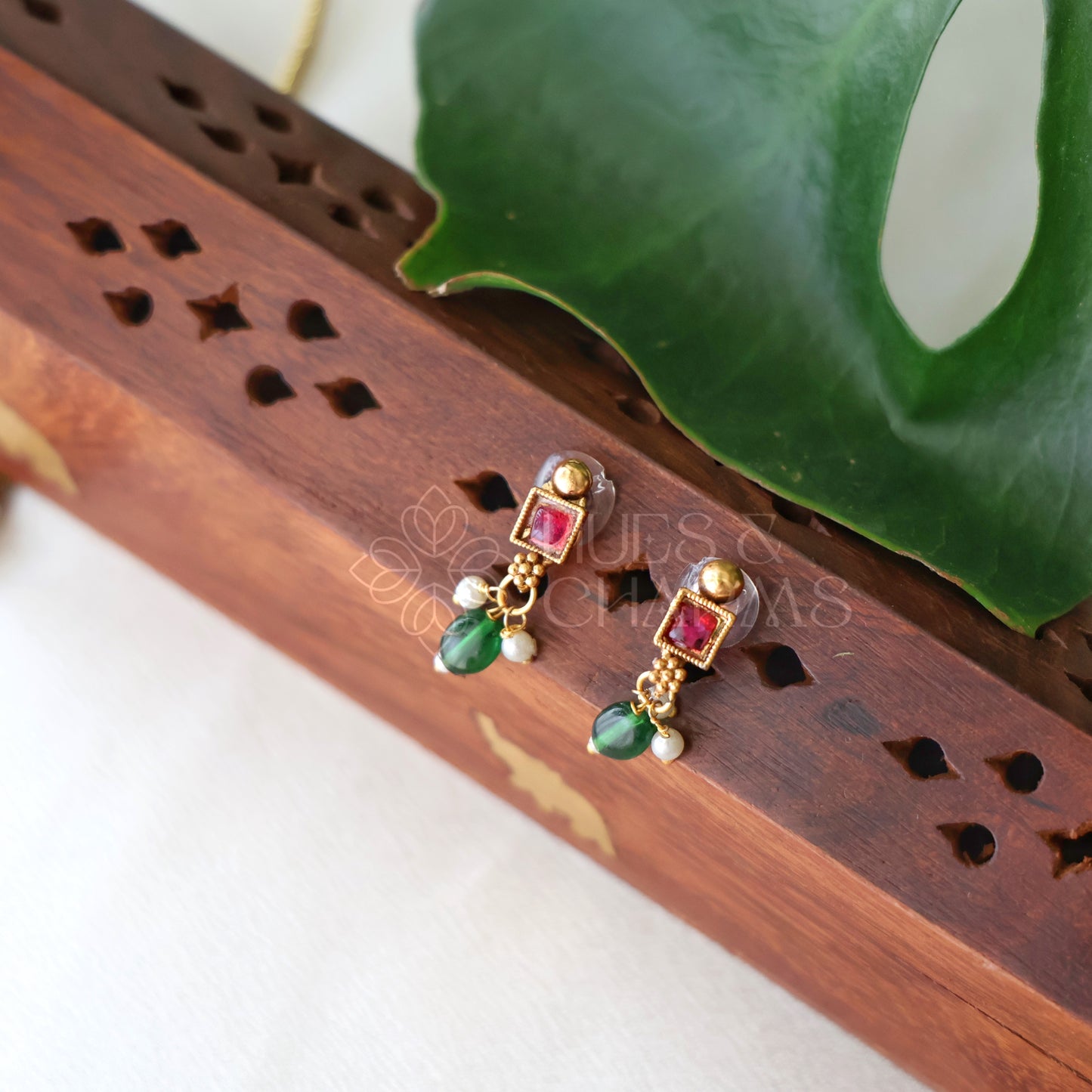 TRADITIONAL RATNA VALLI NECKLACE SET