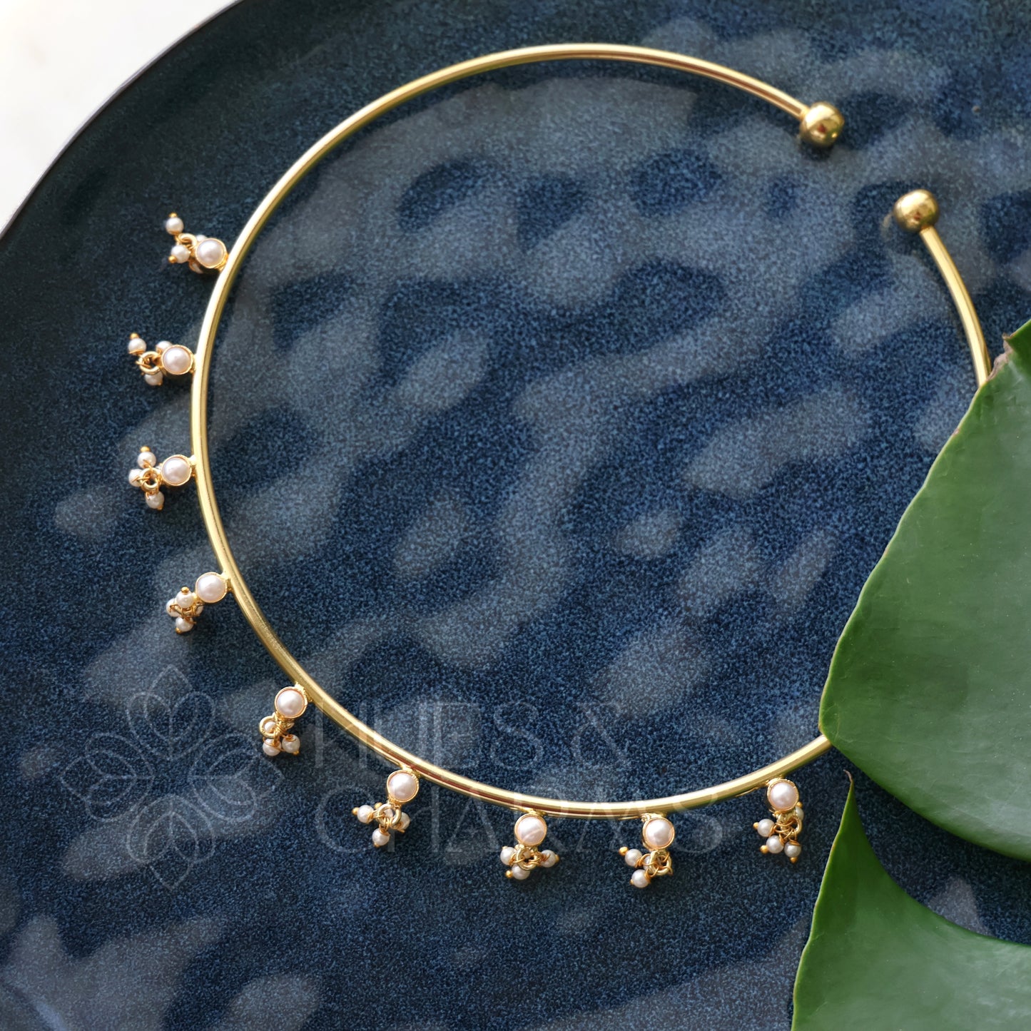 GOLDEN AURELIA 9 PEARL NECKCUFF