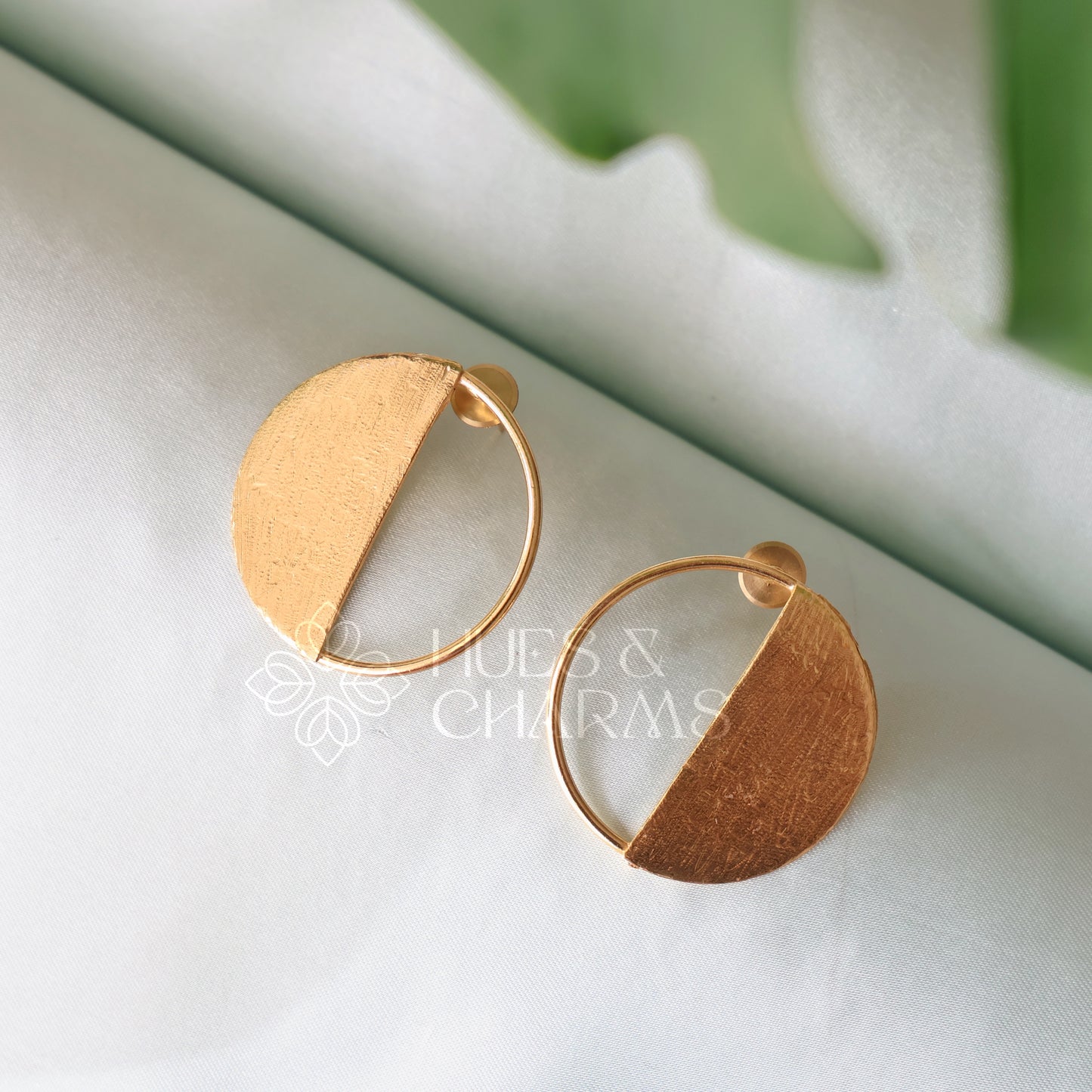 GOLDEN ECLIPSE STUD EARRINGS