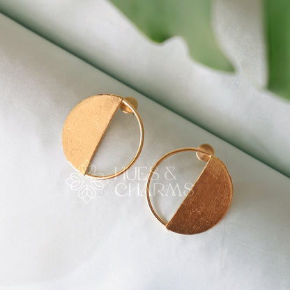 GOLDEN ECLIPSE STUD EARRINGS