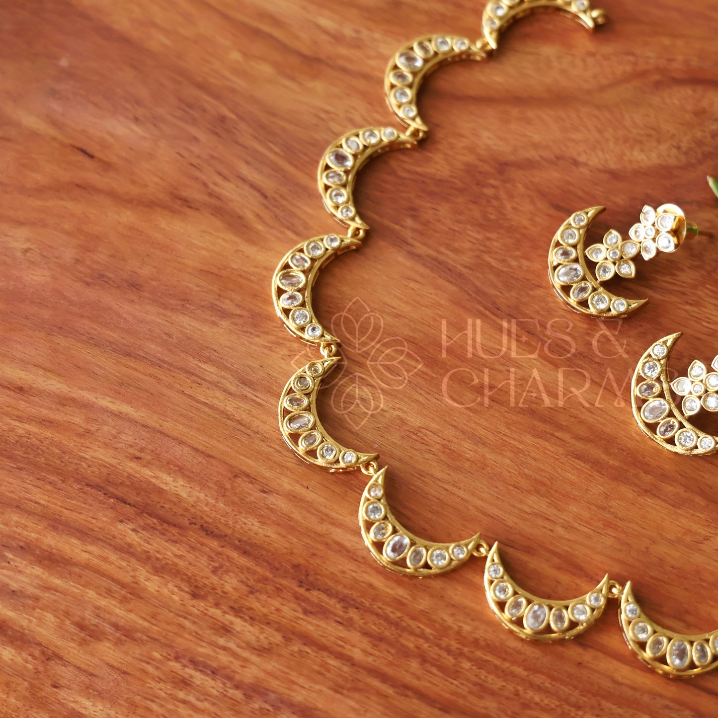 GOLDEN CHANDRA PUSHPA AD NECKLACE SET
