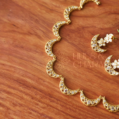 GOLDEN CHANDRA PUSHPA AD NECKLACE SET
