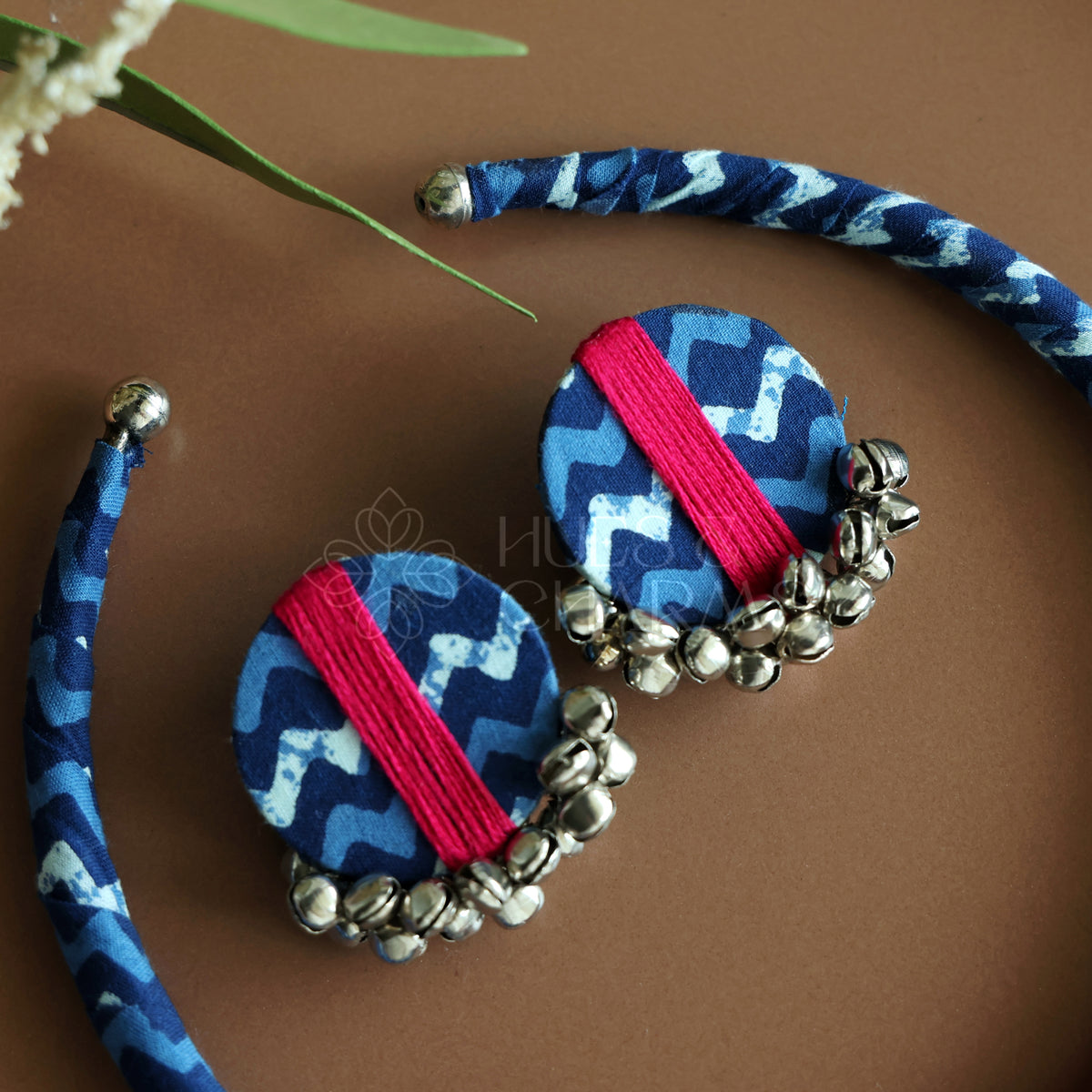 INDIGO PRINTED FABRIC HASLI SET WITH GHUNGAROO