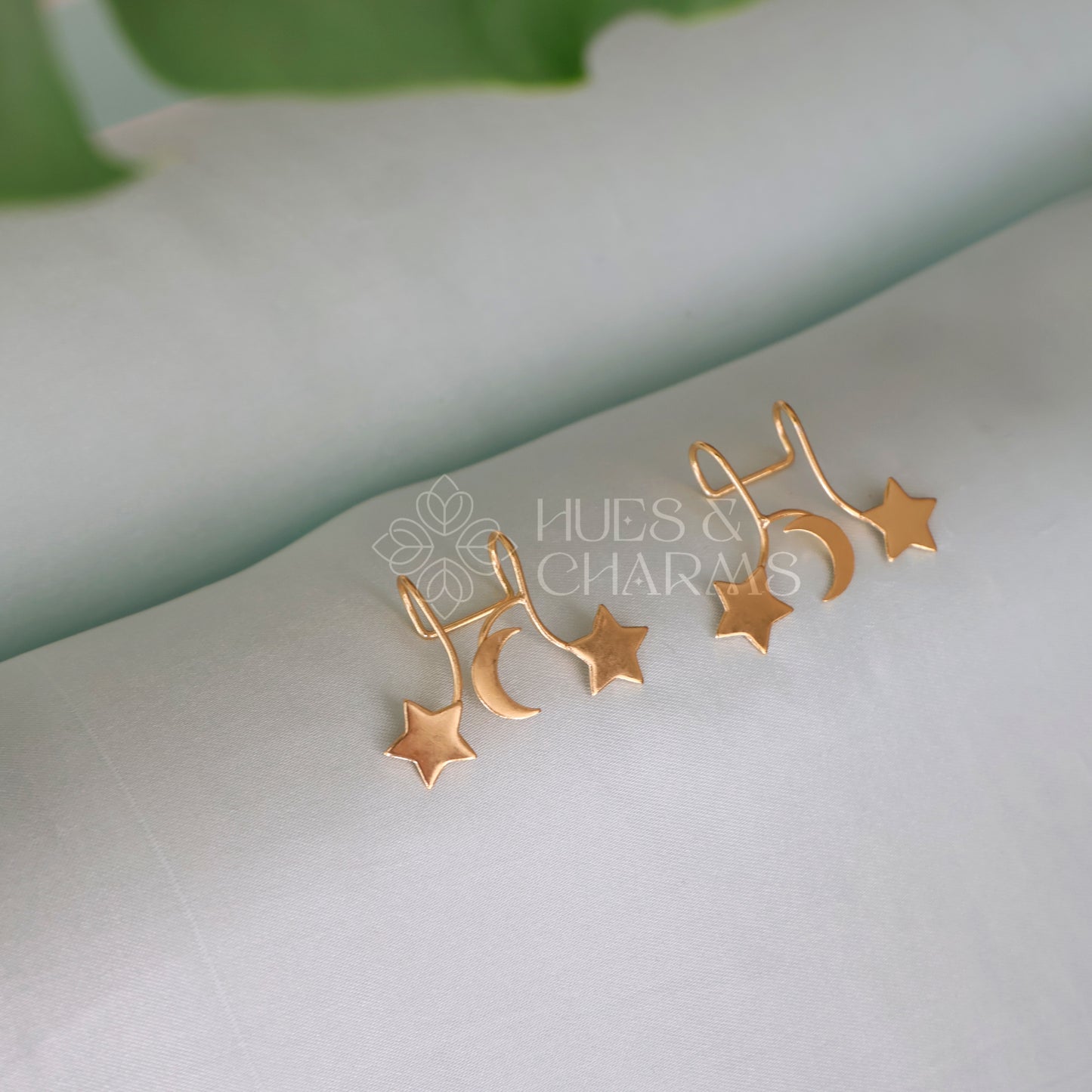 GOLDEN MIDNIGHT EAR CUFF