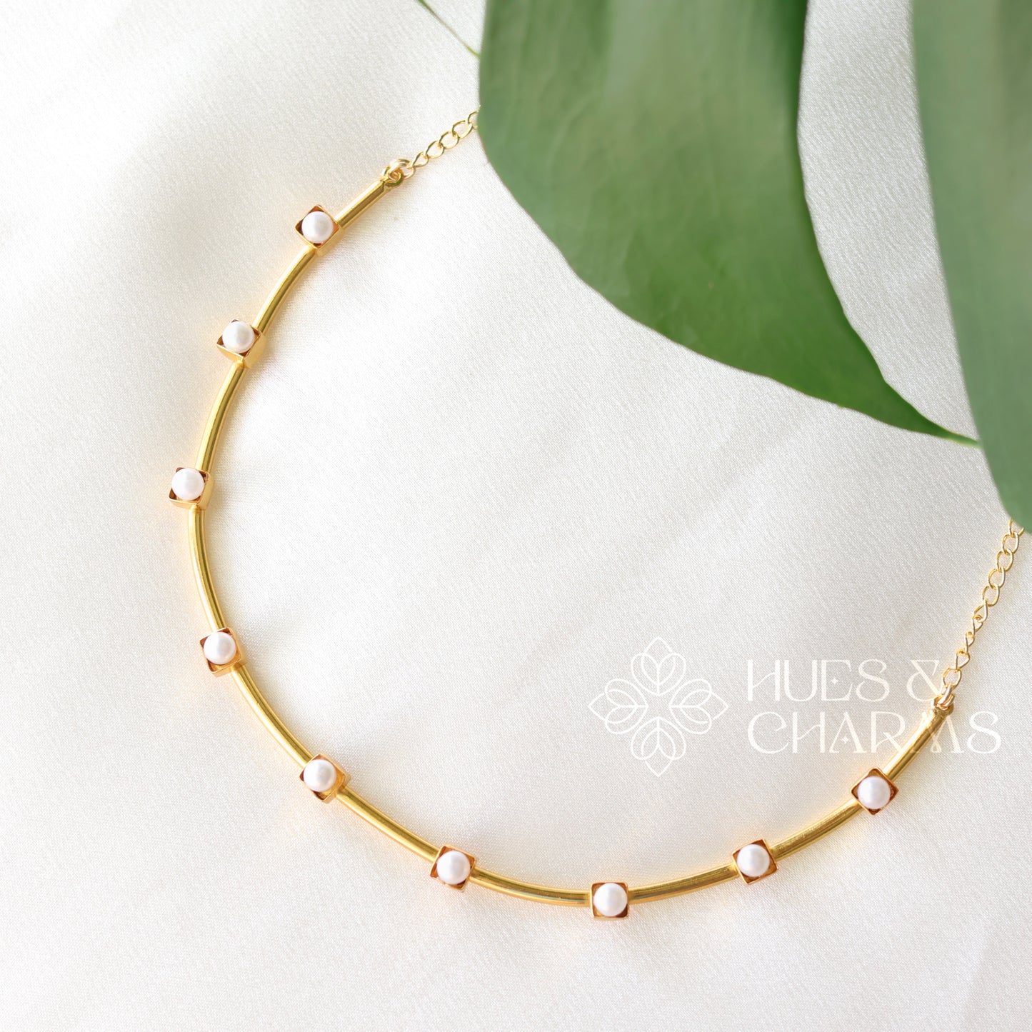 GOLDEN PEARL NECKPIECE