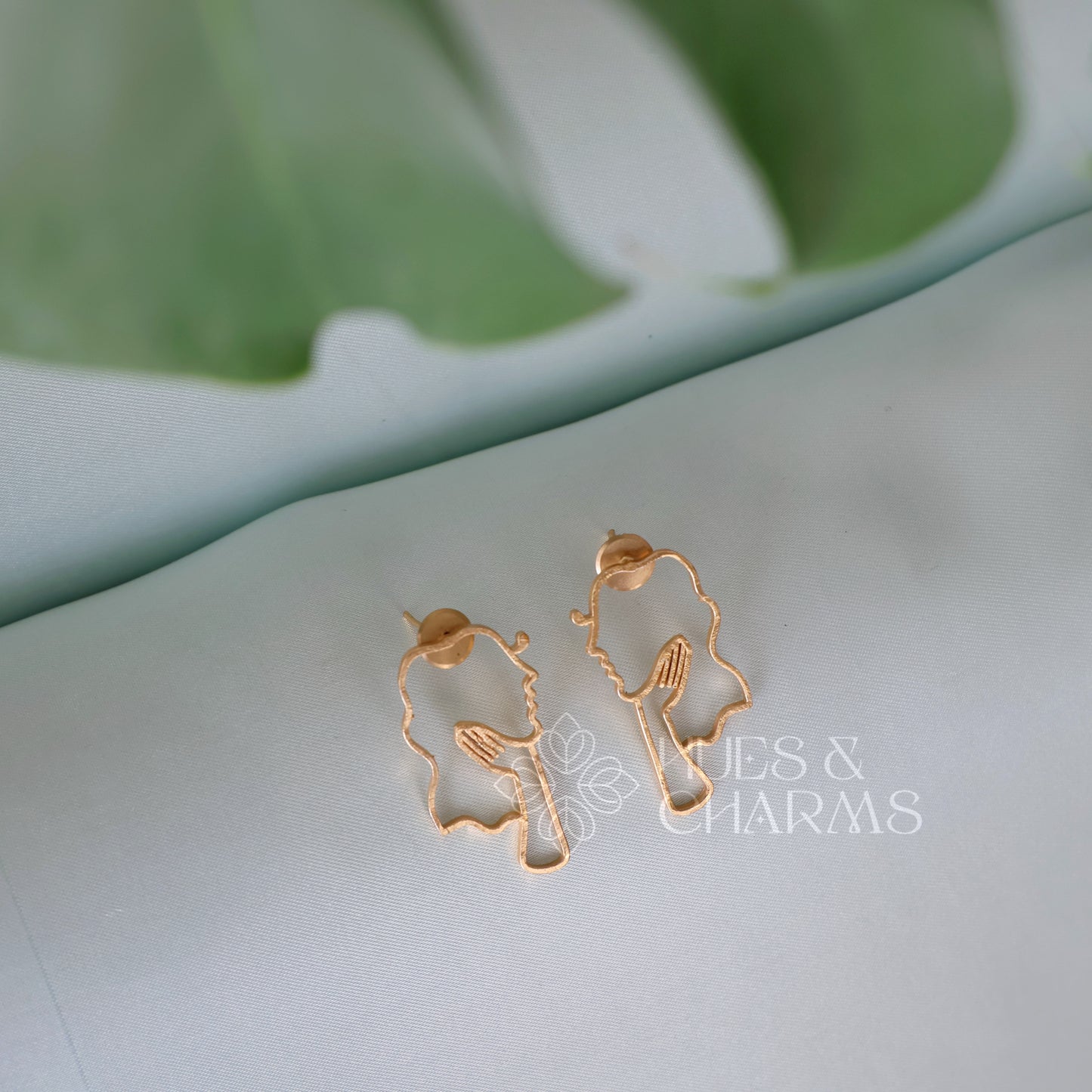 GOLDEN FEMININE AURA STUD EARRINGS