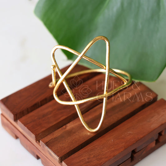 GOLDEN ADJUSTABLE ELARA STAR BANGLE