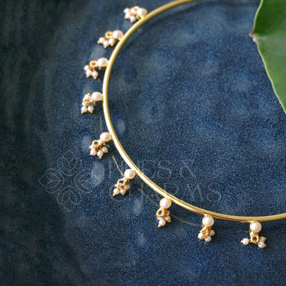 GOLDEN AURELIA 9 PEARL NECKCUFF