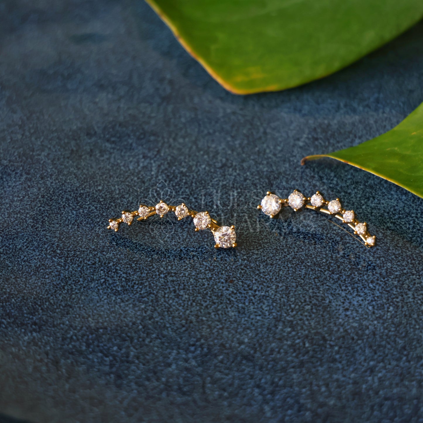 GOLDEN NYRA CLIMBERS AD EAR CUFF