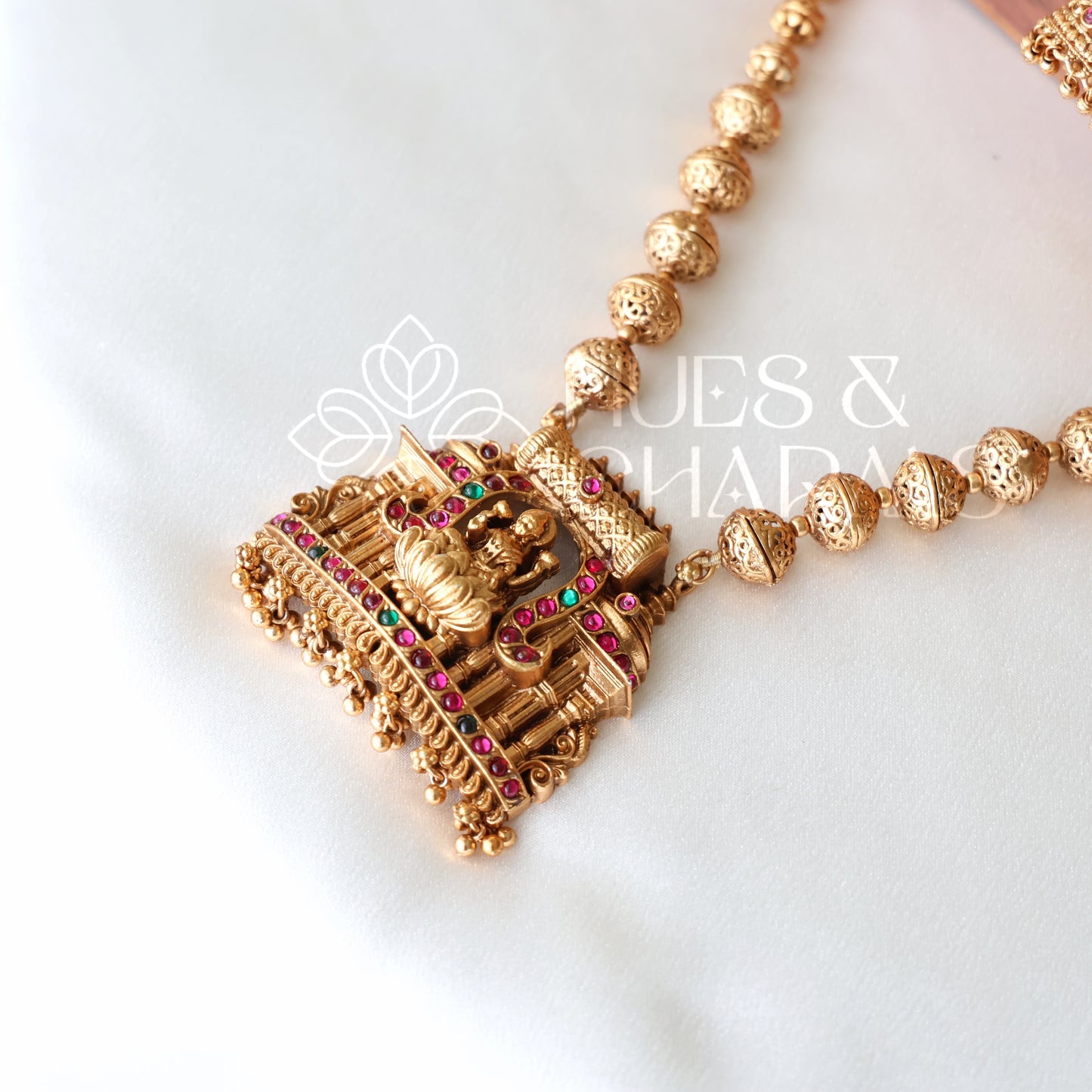 GOLDEN MAHALAKSHMI MANDIRA HAARAM SET