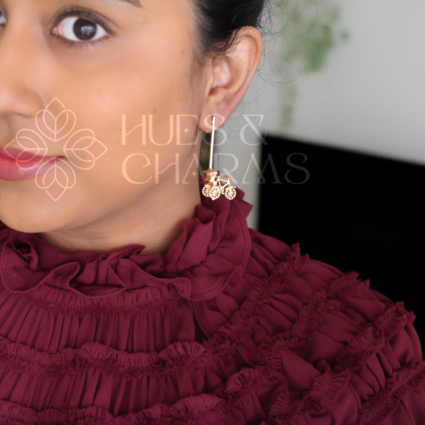 GOLDEN VINTAGE RICKSHAW STUD EARRINGS