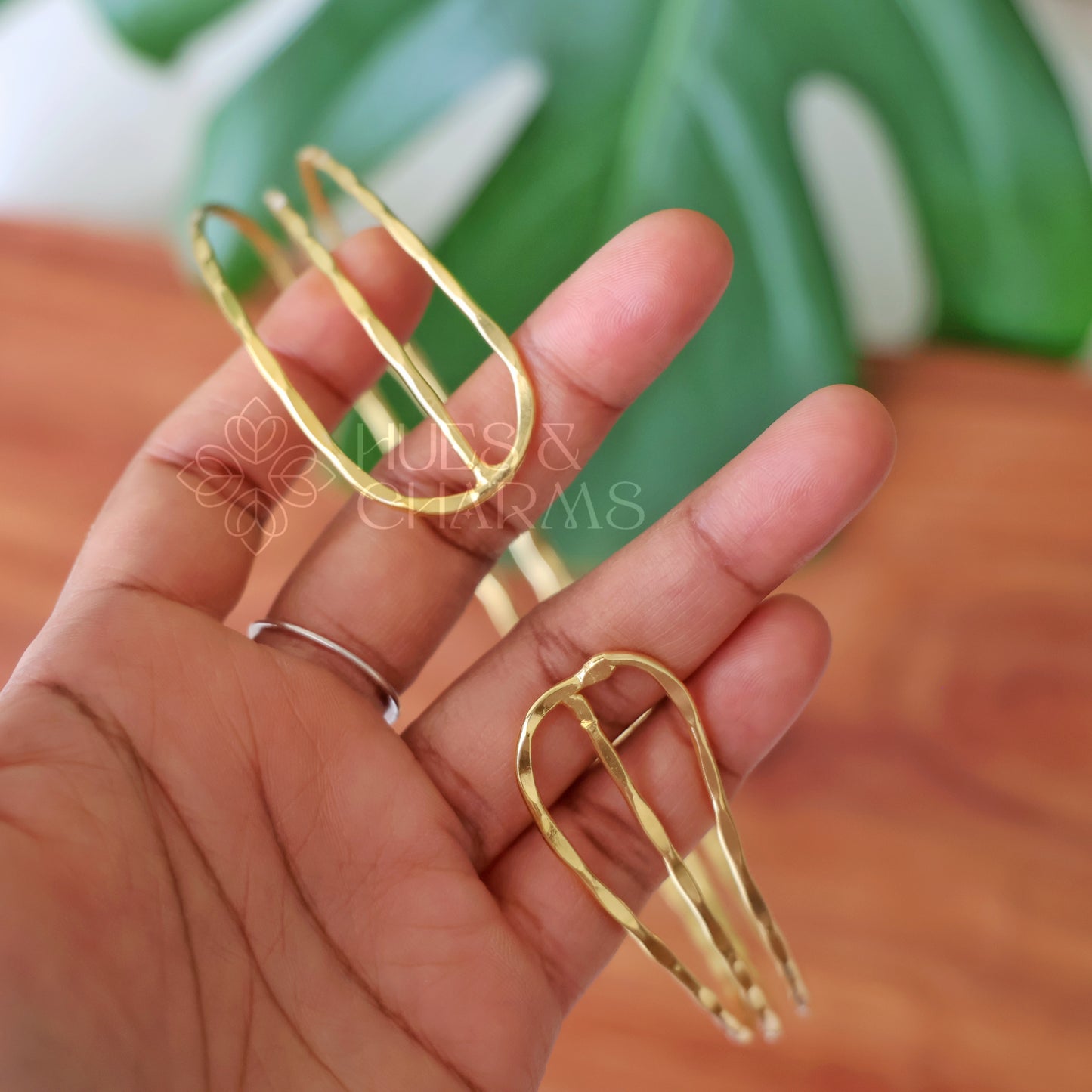 GOLDEN MINIMAL ORLINA NECKCUFF