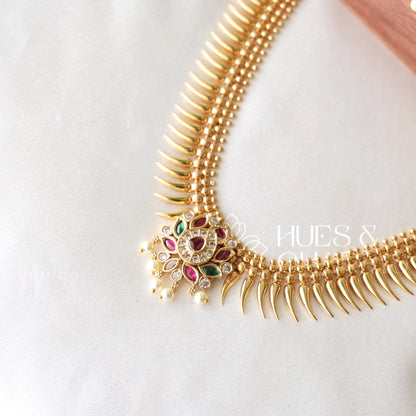 TRADITIONAL GOLDEN LOTUS NECKLACE SET WITH PEARL