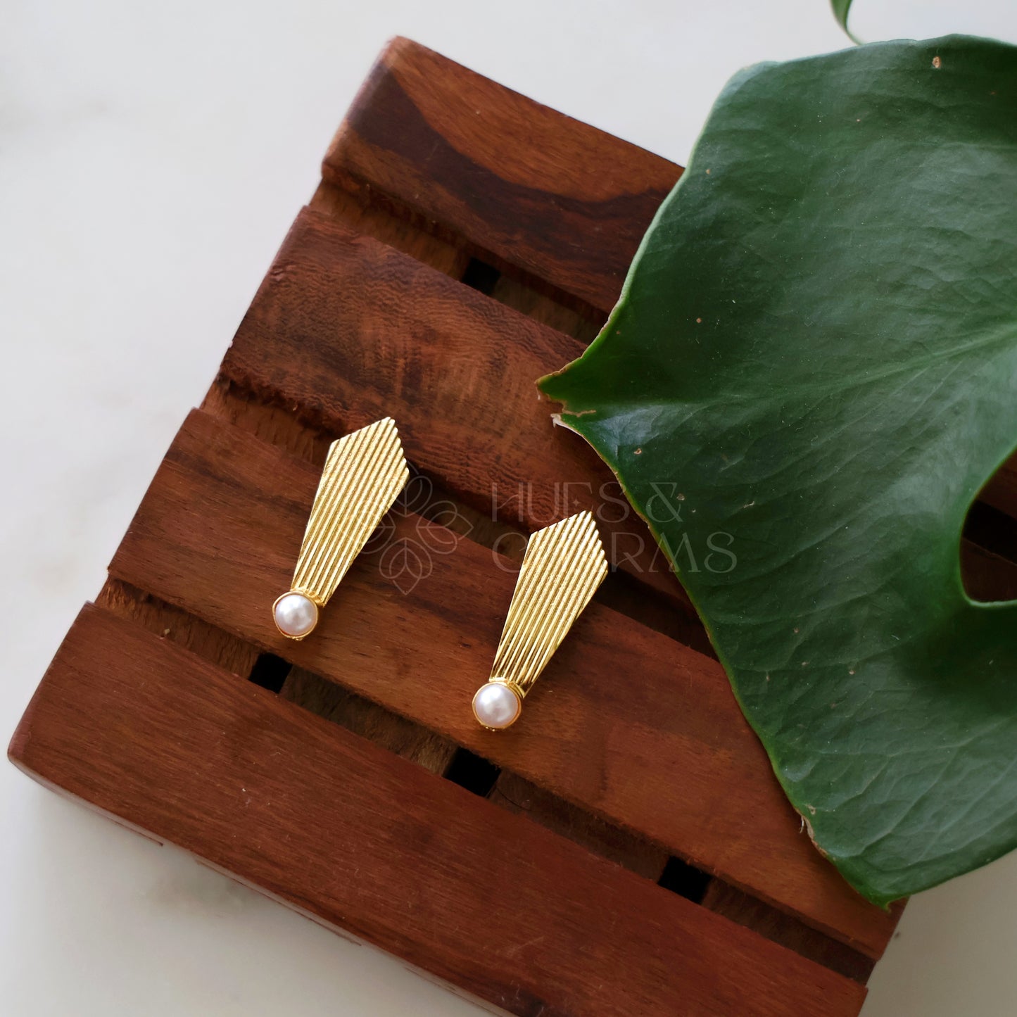 GOLDEN PRISM STUD EARRINGS WITH PEARLS