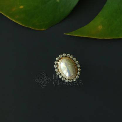 GOLDEN PEARL ORBIT AD ADJUSTABLE PEARL RING