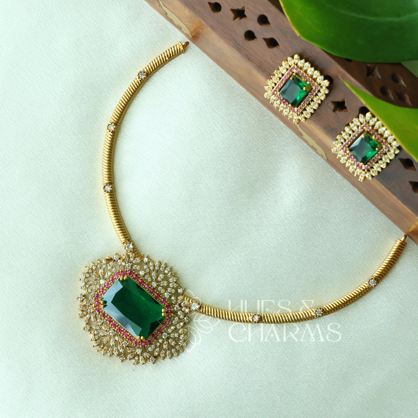 STATEMENT EMERALD HASLI NECKLACE SET