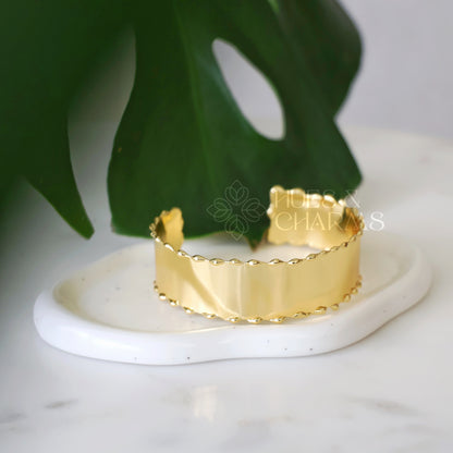 GOLDEN AURORA CREST HAND CUFF