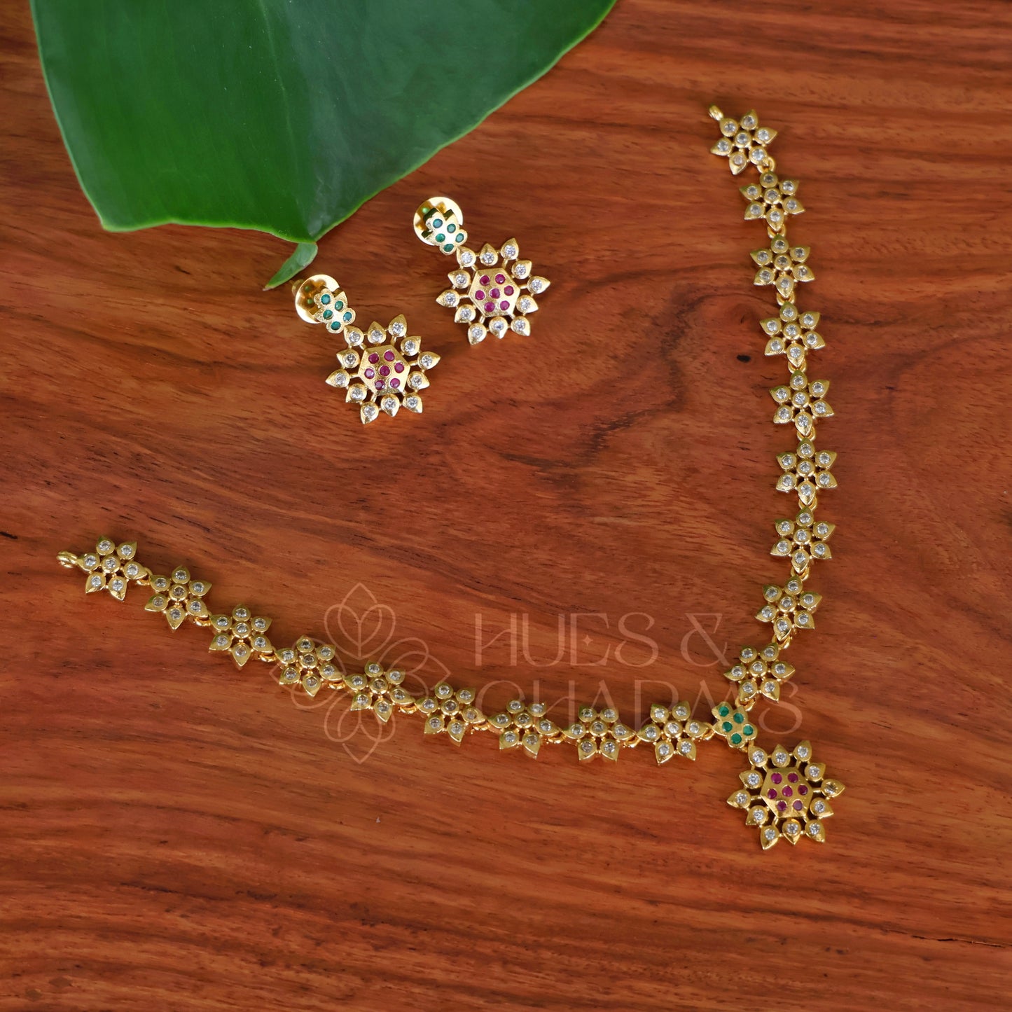 GOLDEN AD FLORAL SHORT NECKLACE SET