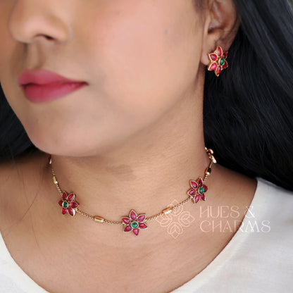 GOLDEN SIMPLE FLORA NECKLACE SET