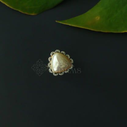 GOLDEN TRIANGLE BLOOM  AD ADJUSTABLE PEARL RING