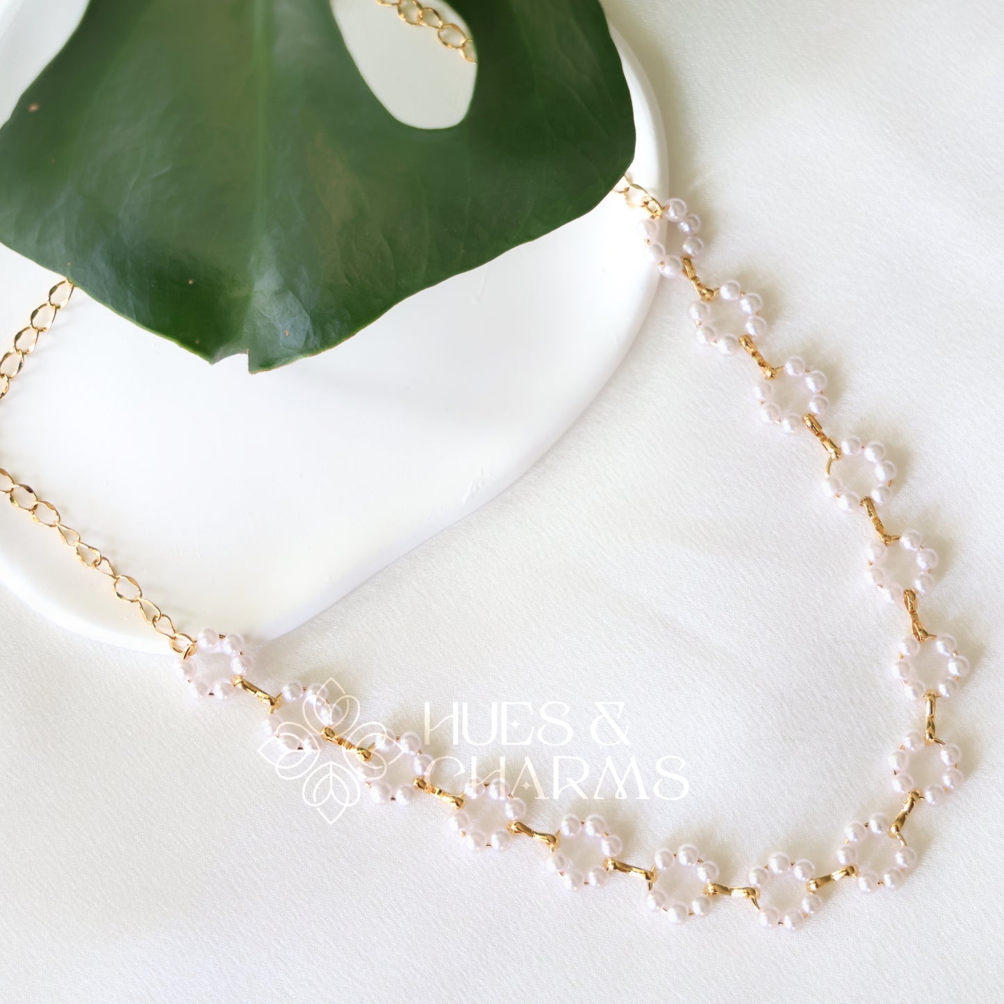 GOLDEN FLORA MINIMAL NECKPIECE WITH PEARLS