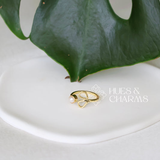 GOLDEN ELARA PEARL ADJUSTABLE RING