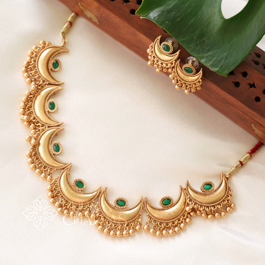 GOLDEN GREEN HALF MOON NECKLACE SET