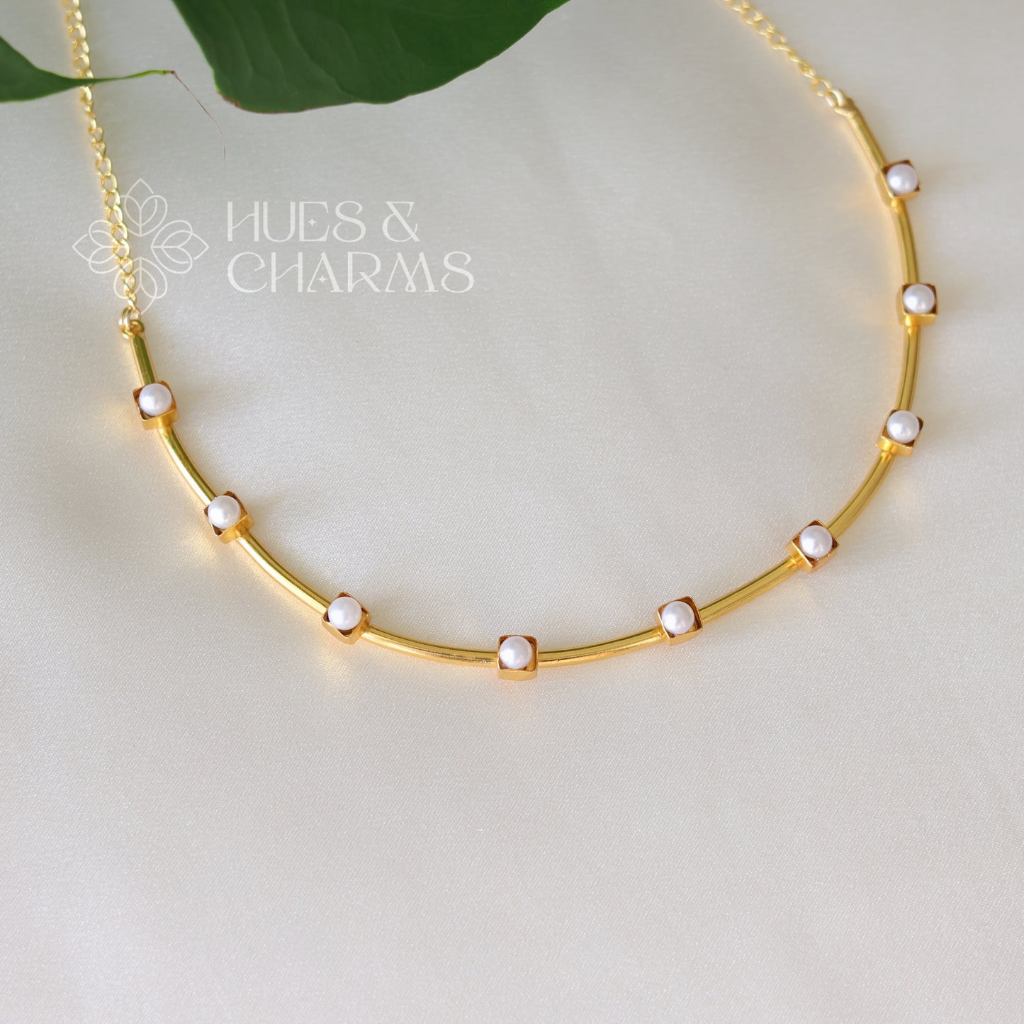 GOLDEN PEARL NECKPIECE