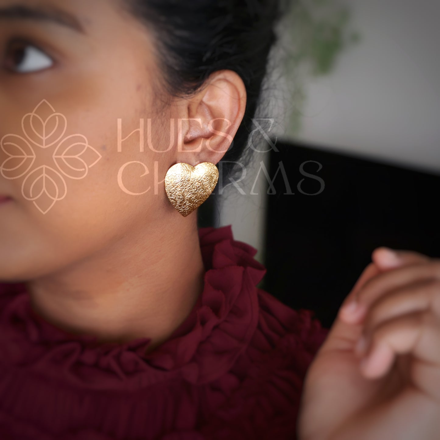 GOLDEN WHISPER HEART EARRINGS