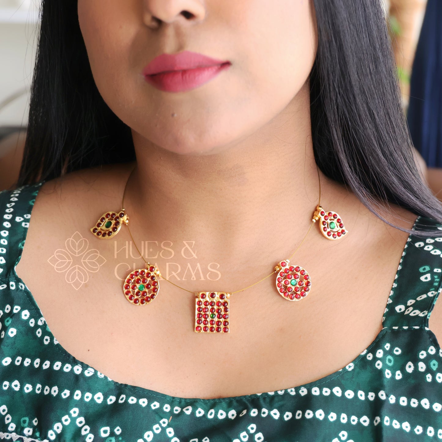 TRADITIONAL 5 PENDANT FLOATING NECKPIECE