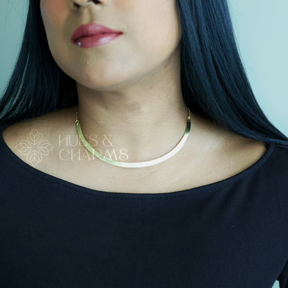 GOLDEN MINIMAL NECK CUFF
