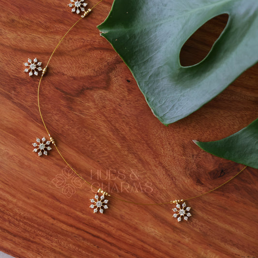 WHITE 5 SNOWFLAKES FLOATING NECKPIECE