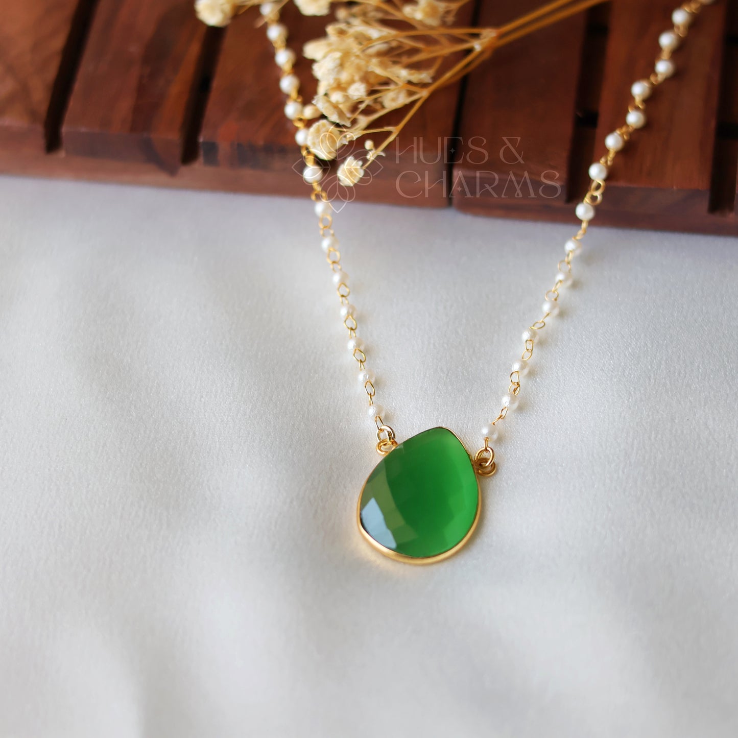 DROP SHAPE GLOSSY NECKPIECE- GREEN