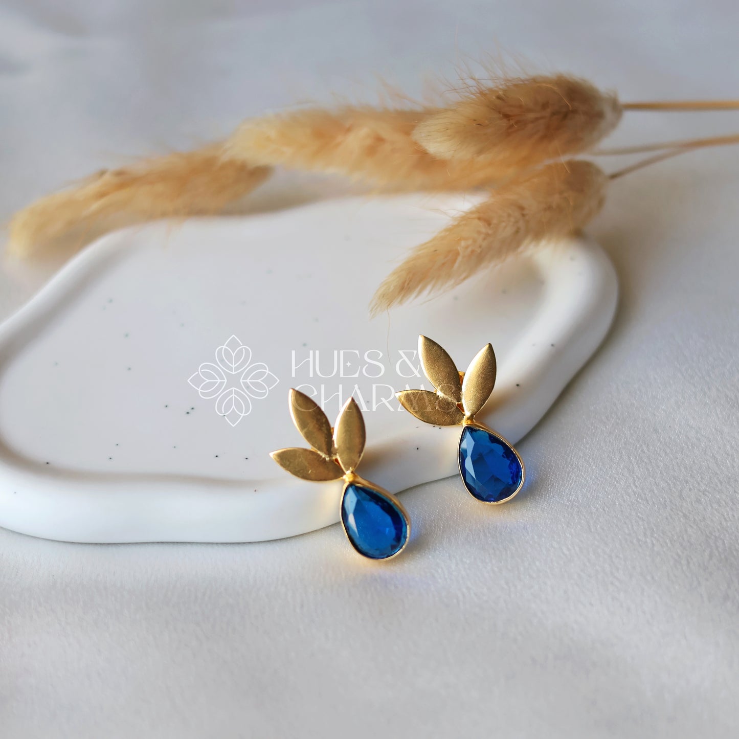 GOLDEN 3 LEAF GLOSSY EARRINGS - ROYAL BLUE