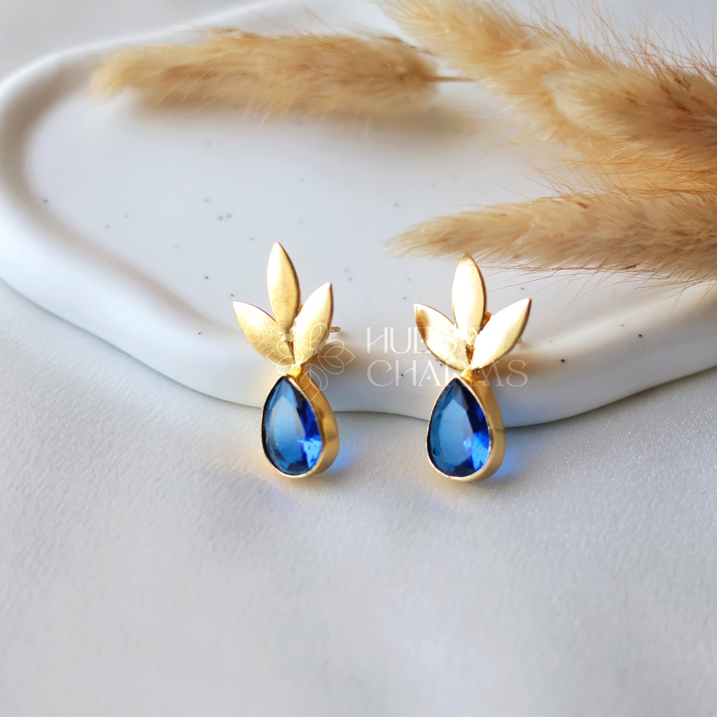 GOLDEN 3 LEAF GLOSSY EARRINGS - ROYAL BLUE